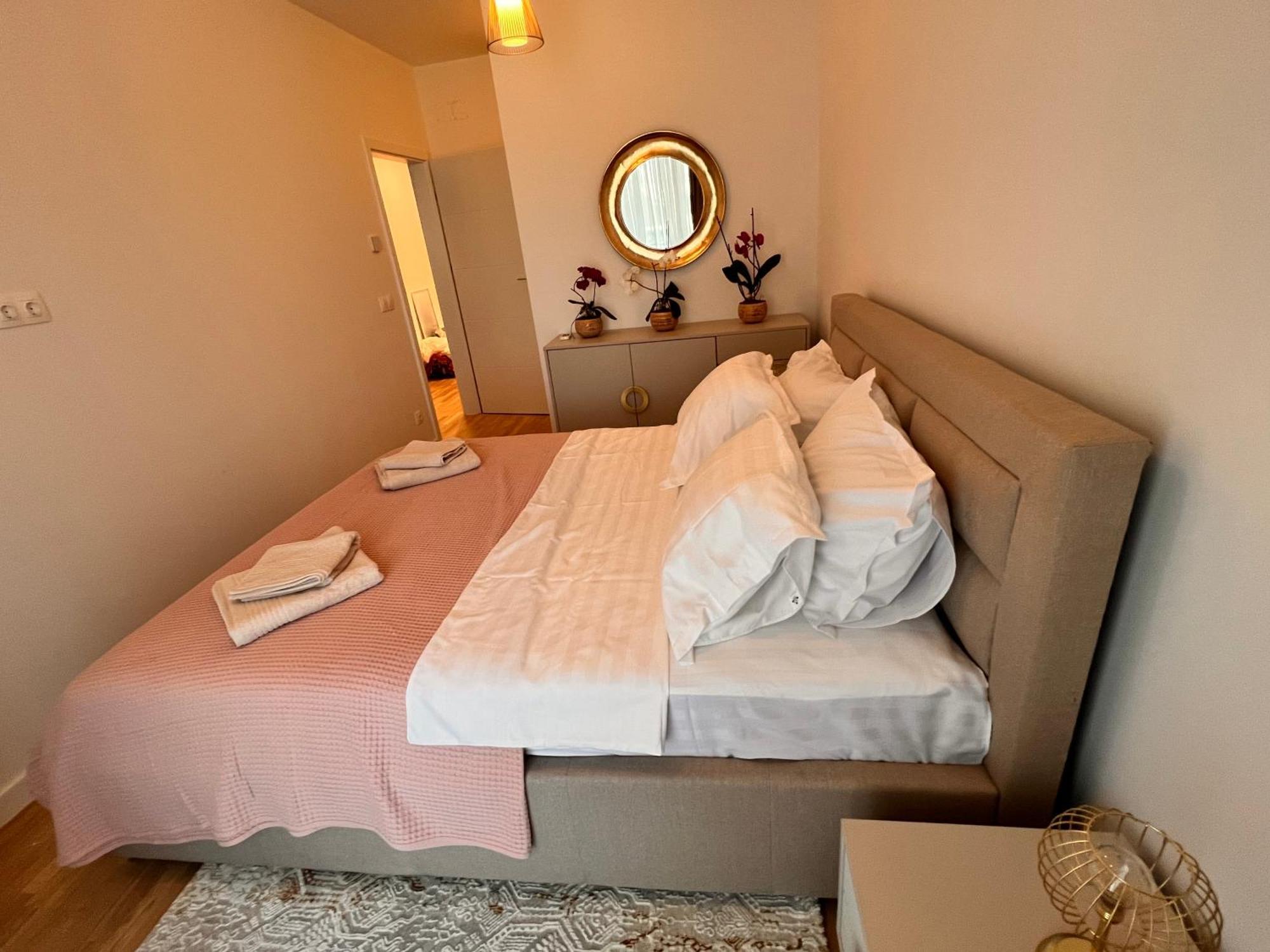 Cosy Stay Bukarest Exteriör bild