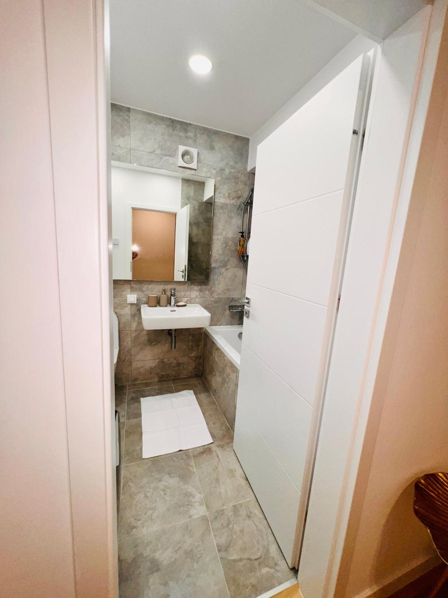 Cosy Stay Bukarest Exteriör bild